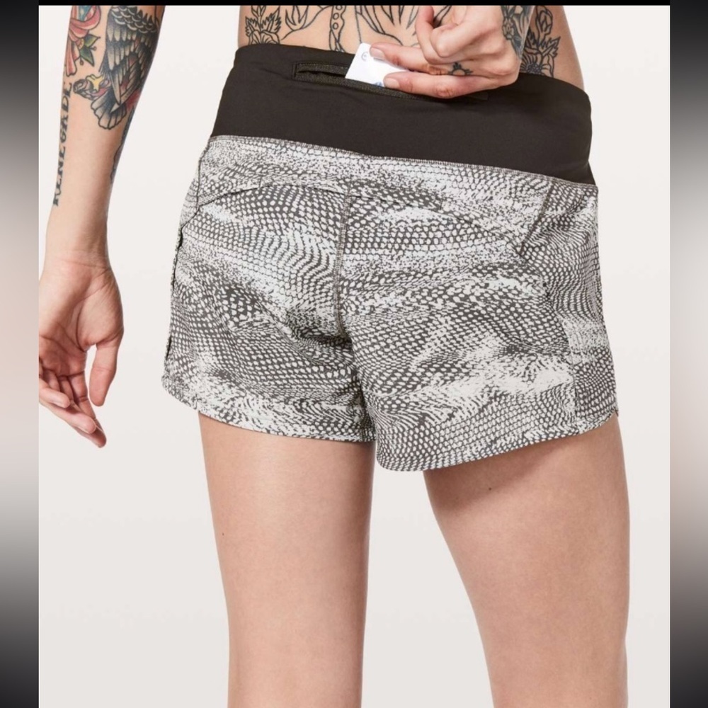 Lululemon Run Times Short II *4" in Swerve Vapor Metal Grey / Black - Picture 2 of 2